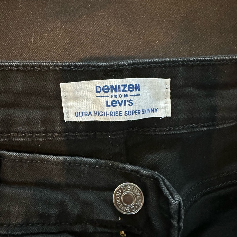 Classic Black Denizen from Levi’s high rise skinny jean - Picture 6 of 6